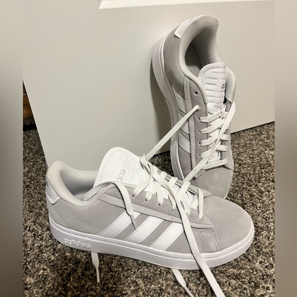 Adidas Sneakers